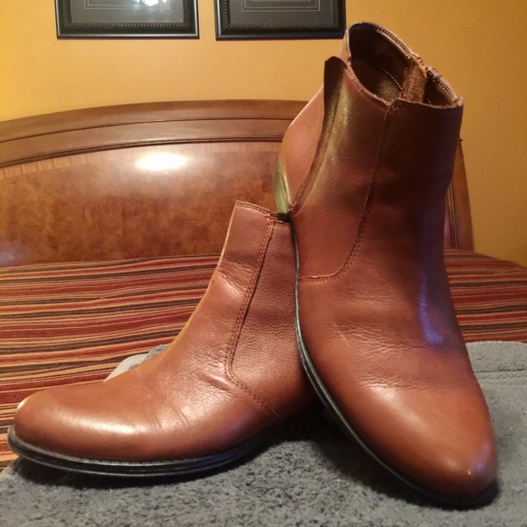 Boots - Picture 4 of 10